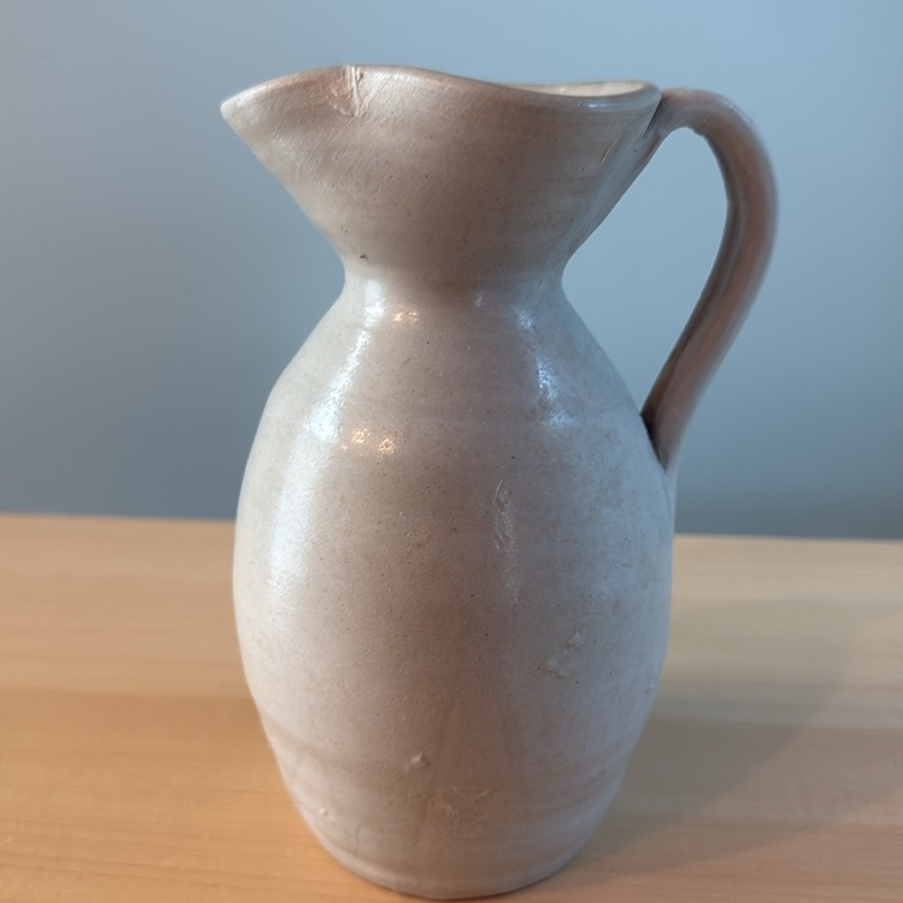 *Vintage Williamsburg Pottery Salt Glaze Pitcher with Cobalt Blue Flower Design - Picture 2 of 8